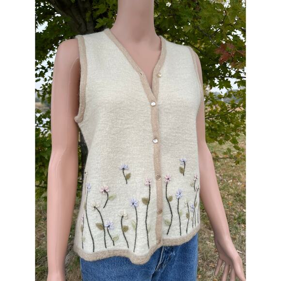 Vintage Sag Harbor Floral Embroidered Sweater Vest - Picture 2 of 5